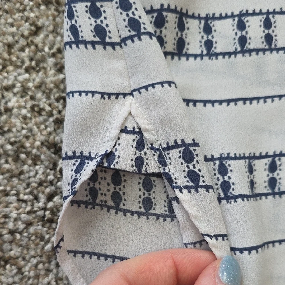 LOFT Women's Navy and White Patterned Tank Top - Picture 7 of 7